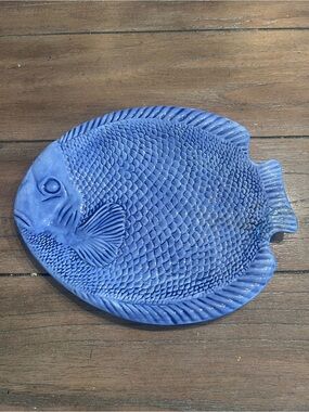 Style Eyes by Baum Bros Embossed Fish Platter 10x8